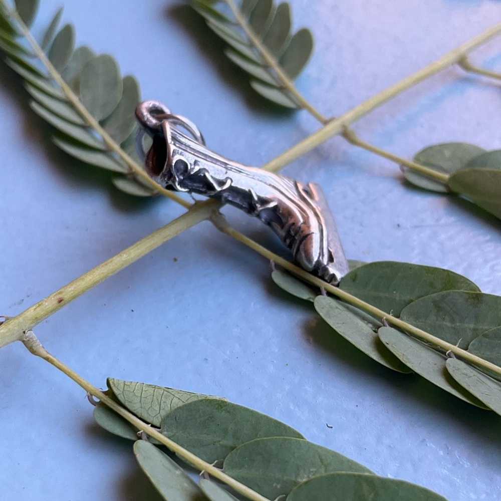 ⛸️ Sterling Silver Ice Skate Charm - Picture 3 of 4